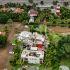 11 de octubre de 2026 - 19:17topshot - panama - earthquake - aftermathPlaya Venao, PanamaFoto porDANIEL DE CARTERET / AFPFoto por DANIEL DE CARTERET / AFPThis aerial view shows a partially destroyed house in Playa Venao, Los Santos province, about 360 km southwest of Panama City, on October 11, 2026.A powerful 7.7-magnitude earthquake rocked Panama on October 9, 2026, collapsing buildings and roads in the center of the country and injuring at least 27 people, with no deaths reported.