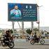 Valla publicitaria con la imagen del líder hutí Abdul Malik al-Houthi en Saná, la capital yemení.