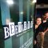 RYAN STAJMIGER, actor que interpreta a Beetlejuice y con LEIANNA WEAVER actriz que interpreta a Lydia