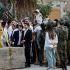 Los colonos irrumpieron para impedir que agricultores palestinos recogieran aceitunas, según testigos.