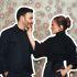 Jennifer Lopez acaricia el rostro de Brett Goldstein en un montaje con corazones rosas sobre su supuesto romance.