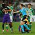 Facundo Bernal le dio dos cabezazos a Lamine Yamal durante el partido entre el Betis y el Barcelona en LaLiga