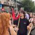 Docentes y estudiantes marcharon en Atenas para exigir mejores condiciones de vivienda, mayor inversión educativa y acciones contra el encarecimiento de la vida en Grecia.