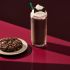 Starbucks lanzó un frappe edición especial que tiene referencias a Salem y Sabrina.