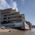 El mar colapsó un polémico hotel construido en zona federal hace siete años en Bahía de Banderas.