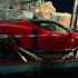 El Ferrari Testarossa rojo decomisado en el aeropuerto de Frankfurt por agentes de aduanas, rodeado con cintas de seguridad de la policía alemana.