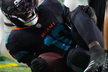 Tyreek Hill fue trasladado a un hospital tras la lesión. (Foto: Reuters)
