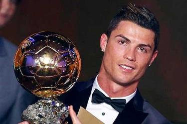 Cristiano Ronaldo con el Balón de Oro. (Foto: Reuters)