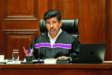 El presidente de la Suprema Corte, Hugo Aguilar, dio su respaldo para que la titulación sea gratuita.