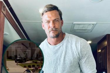 Captan a Alan Ritchson golpeando a vecino en Nashville (VIDEO)