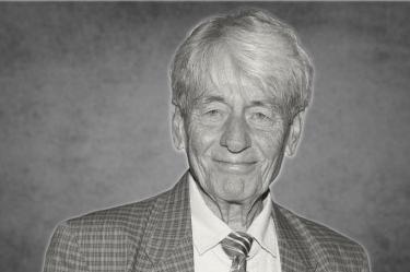 Muere John Nolan: el actor de Batman fallece a los 87 años y conmociona al cine
