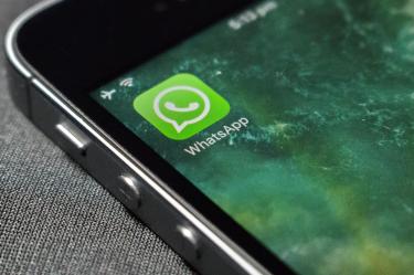 WhatsApp ya está probando en iOS la nueva configuración de mensajes temporales que desaparecen tras ser leídos.