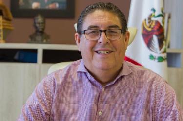 Foto del senador de Morena por Morelos, Víctor Mercado