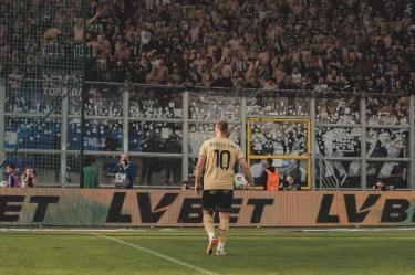 Lukas Podolski anunció su retiro de manera oficial