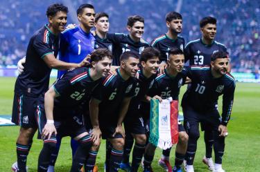 XI titular de México ante Ghana en la cancha del Estadio Cuauhtémoc; el Tri venció 2-0 a los africanos.