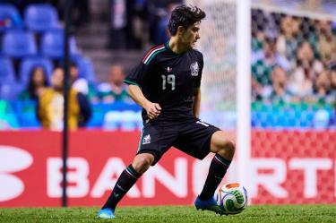 Gilberto Mora fue titular con México ante Ghana en el amistoso en Puebla frente a Ghana.