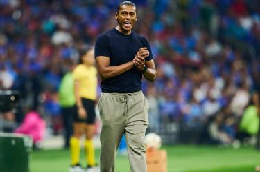 La afición de Cruz Azul le pide a Joel Huiqui quedarse como entrenador