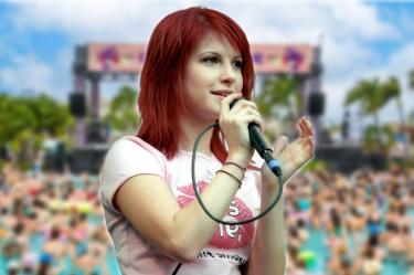 Hayley Williams genera controversia tras sumarse a festival en Cancún