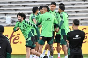 Edson Álvarez y César Huerta participaron en el entrenamiento de la Selección Mexicana en Pasadena. Javier Aguirre confía en que ambos llegarán en plenitud física al Mundial 2026.
