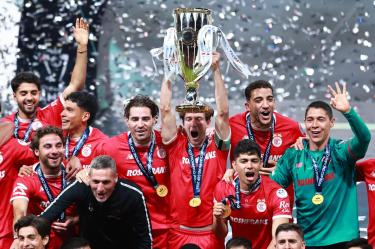 Marcel Ruiz celebró el título de la Concacaf Champions Cup 2026 con una bandera mexicana sobre los hombros, pese a reconocer que ve complicado integrar la lista mundialista de Javier Aguirre.