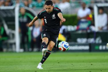 Álvaro Fidalgo jugó 60 minutos ante Australia; su lugar fue tomado por Gilberto Mora.