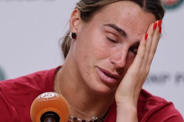La bielorrusa Aryna Sabalenka estuvo al borde de las lágrimas durante la conferencia de prensa tras la derrota en cuartos de final.