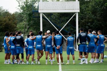 Almeyda en su primer plática como director técnico de Monterrey