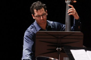 El contrabajista venezolano Edicson Ruiz estrenará en México la segunda versión del concierto Wolf Totem, del compositor chino Tan Dun.