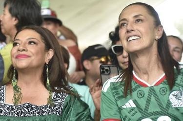 Claudia Sheinbaum y Clara Brugada en el Deportivo Los Galeana