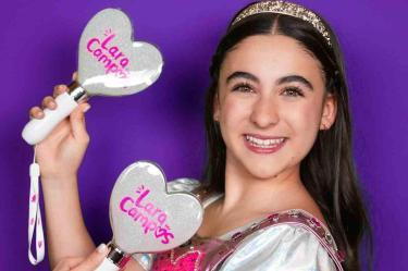 Lara Campos presenta su propio lightstick