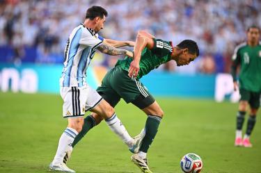 Messi, por atrás y con los tachones.