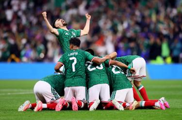 México se adelantó 2-0 a Ecuador con un grito nuevo en las tribunas.