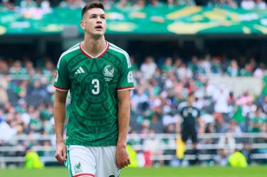 César Montes podría quedar fuera del cuatro titular de México ante Inglaterra por problemas musculares.