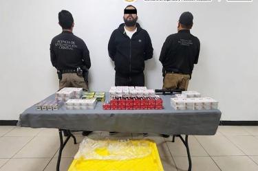 Las autoridades informaron que el detenido, junto con el material asegurado, quedaron a disposición del agente del Ministerio Público Federal