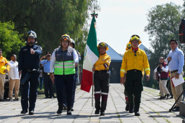 La Sedema reconoció en Xochimilco la labor de brigadistas que combaten incendios forestales y protegen los ecosistemas de la Ciudad de México.