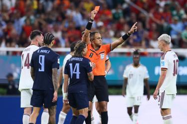 Ismail Elfath es el árbitro para la semifinal entre Argentina e Inglaterra en el Mundial 2026; con él en el campo, Lionel Messi lleva marca perfecta en cinco partidos.