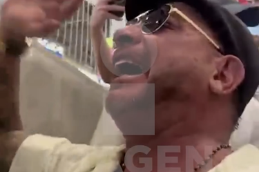 Antonio Mohamed celebrando el triunfo argentino