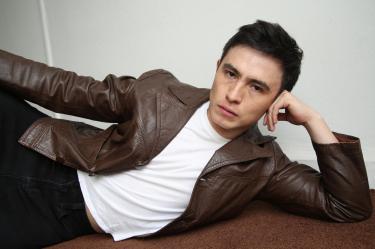 El actor mexicano comenzó su carrera cuando era un niño, y fue el teatro el que lo enamoró en el oficio