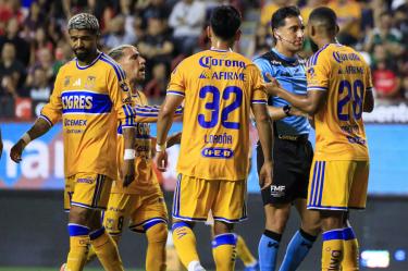 Rodrigo Aguirre fue el primer jugador de Liga MX en sufrir la 'Ley Prestianni'.