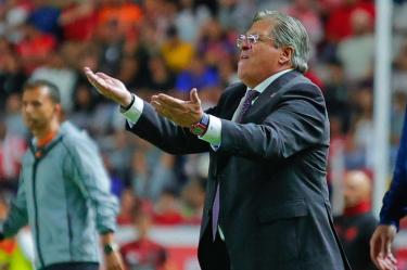 Miguel Herrera durante su primer partido con Atlante en el regreso de los 'Potros de Hierro' a la Liga MX.