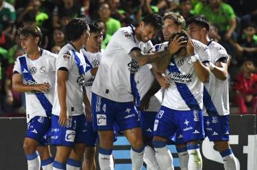 Puebla vuelve a ganar en su debut de Liga MX como visitante tras 4 años de espera.