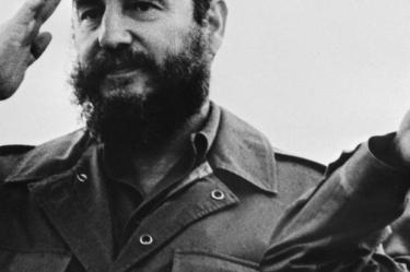 El presidente del Consejo de Estado de Cuba, Fidel Castro (izquierda), y al presidente de Etiopía, Mengistu Haile Mariam