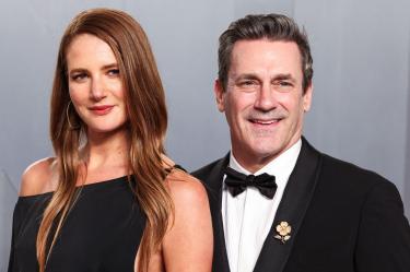 Jon Hamm y Anna Osceola