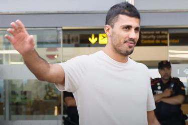 Rodri llegó a Barcelona para oficializar su fichaje con los culés