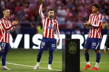 Marcos Llorente, Álex Baena, Marc Pubill y Alejandro Grimaldo. REUTERS/Thomas Peter