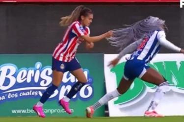 Villareal, agrede a defensora del Pachuca