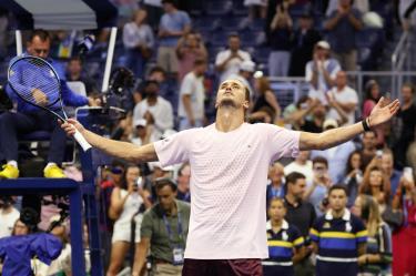 Alexander Zverev sufrió para librar la primera ronda del US Open, en un partido que se extendió hasta las dos de la madrugada en Nueva York.