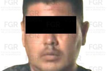 Francisco Javier “N”, detenido durante un cateo efectuado en un inmueble de la colonia Doctores, donde se localizaron drogas, armas de fuego y dinero