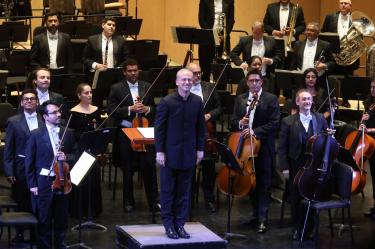 Carlos Miguel Prieto dirigió a la Orquesta Sinfónica de Minería en la Gala Save the Children. Un concierto para la niñez-