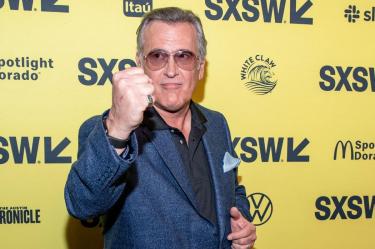 Bruce Campbell preocupa a sus fans